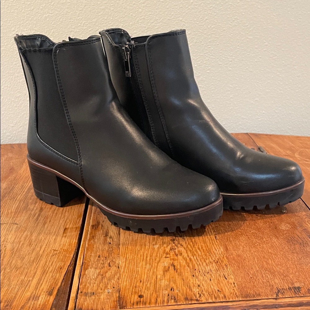 Anne Klein Chelsea Black Leather Side-Zip Ankle Boots | Size 8.5 | Chunky Heel